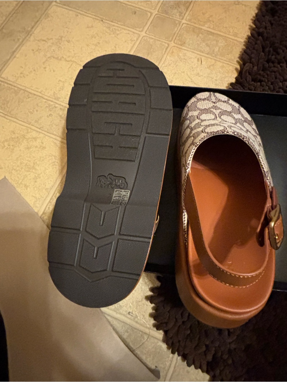 Size 7 platform clogs - Picture 2 of 5